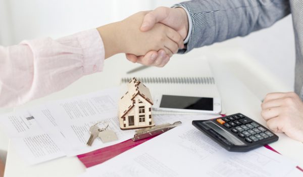 realtor-and-client-shaking-hands_23-2147737915 realtor-and-client-shaking-hands_23-2147737915